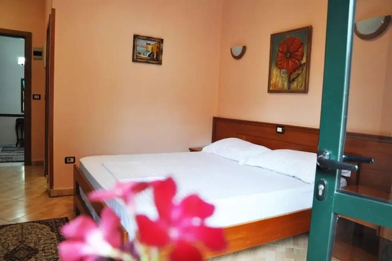 Lugano Hotel Tirana Exterior photo