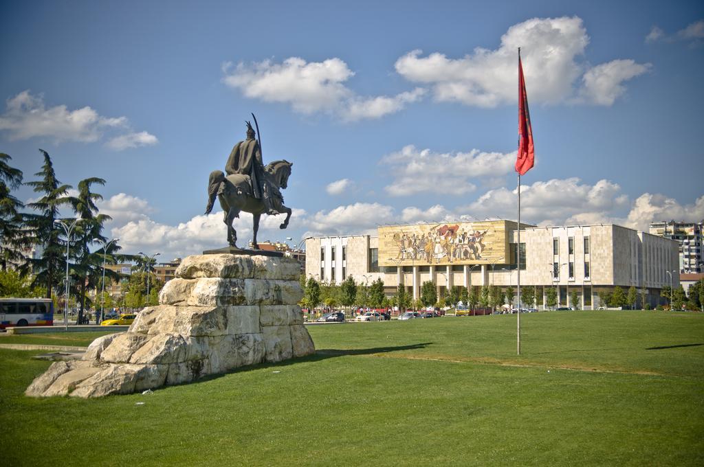 Lugano Hotel Tirana Exterior photo