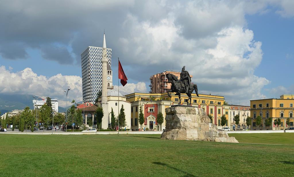 Lugano Hotel Tirana Exterior photo