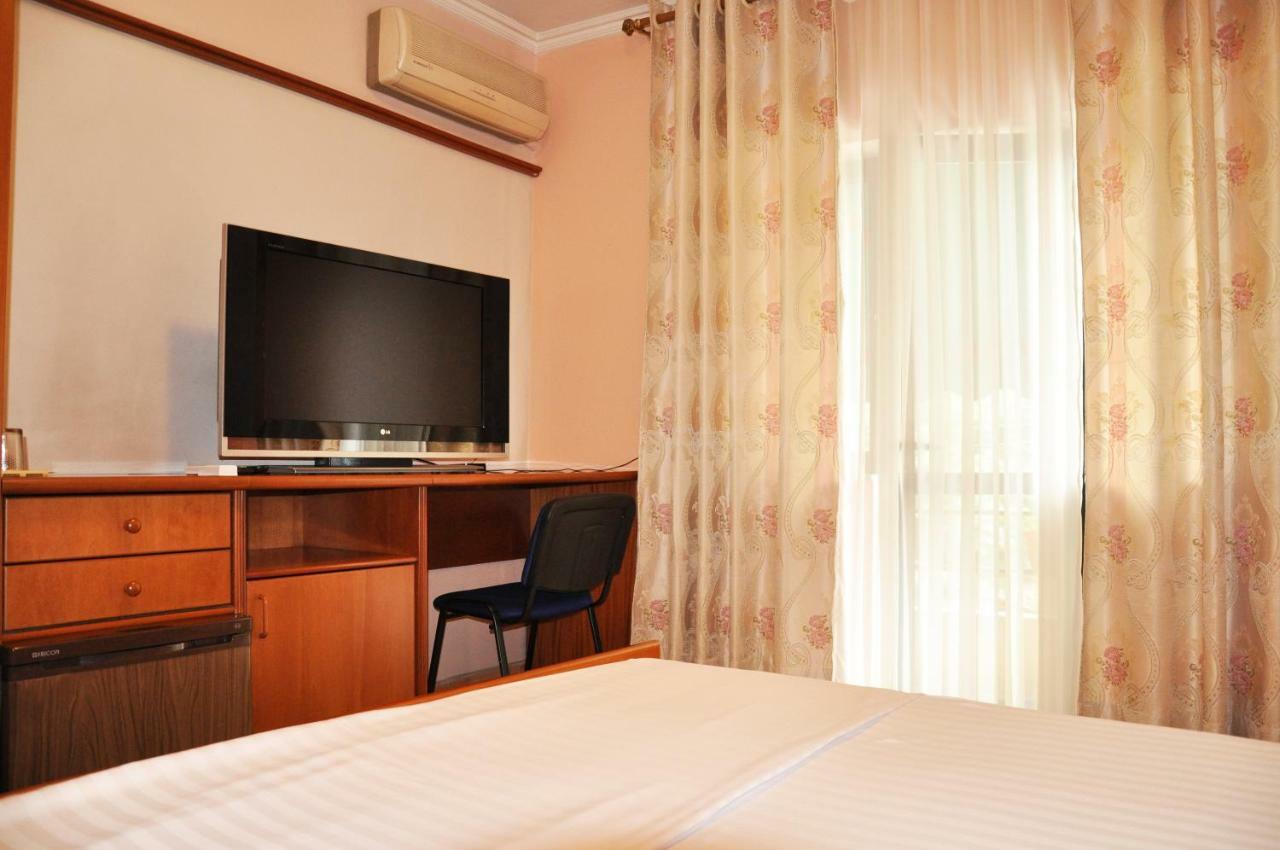 Lugano Hotel Tirana Exterior photo